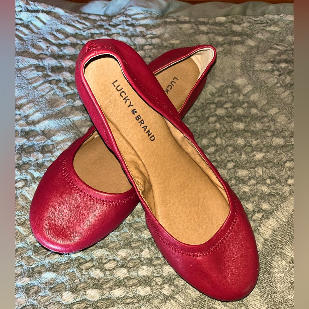 Luck Brand Flats in Red Wine - 8 1/2